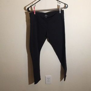 TRUE ATHLETA BLACK CROP LEGGINGS